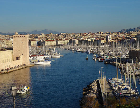 Le Port de Marseille à 20 minutes du Carry Hôtel à Carry-Le-Rouet
